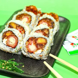 Have you ever tasted sushi with sweet plantain inside, is a tropical fusion...