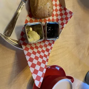 Chai latte and biscuit