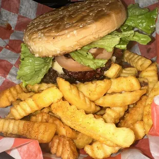 Bacon cheeseburger basket