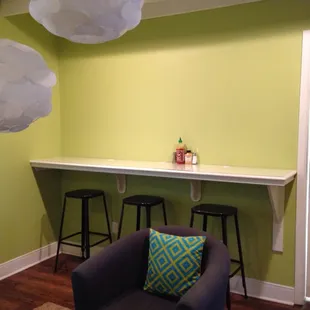 Sit at the mini bar for a quick meal and some nice small talk with the friendly staff. ^_^