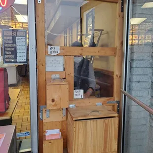 Interesting contraption for covid carryout