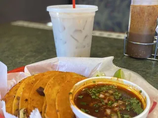 La Reyna Azteca Tacos Y Tortas