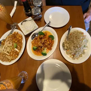 #padthainoofles #orangechicken #thaifriedrice