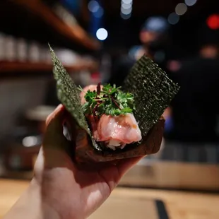 IG: @ifoodiejenn | salmon handroll