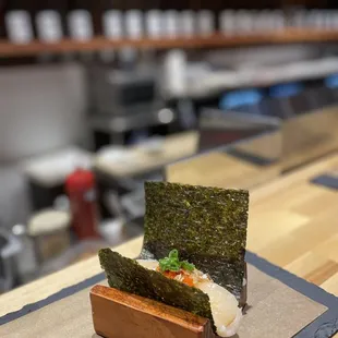 scallop handroll