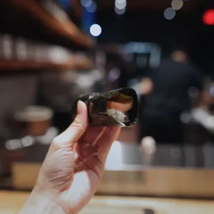IG: @ifoodiejenn | hamachi handroll
