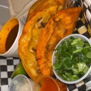 Tacos de Quesobirria con Tortillas de Harina, Media Orden