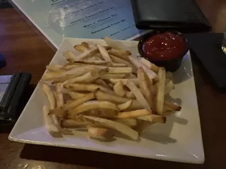 Lola's A Neighborhood Bar