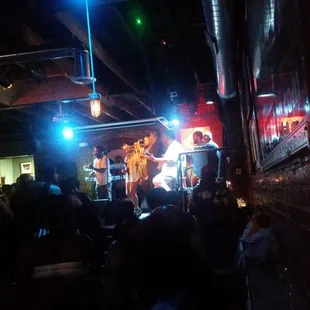 Vibe band is rocking
