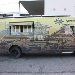 an image of a food truck