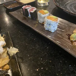 Tuna sushi&apos;s