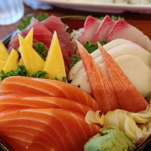 Chirashi bowl