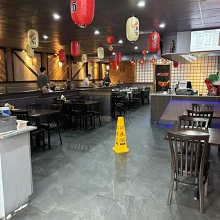 Nicely decorated dining room