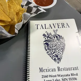 Very tasty salsa con totopos de maíz