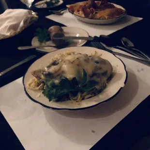 Herbal linguine with mushrooms and chicken