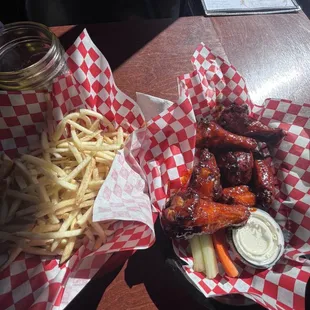 Honey siracha 8 Wings.
