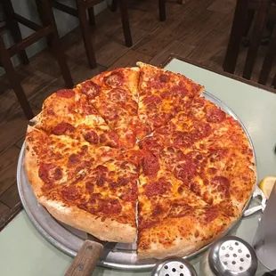 Large pepperoni pizza
