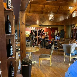 Live music on Friday and Saturday evenings