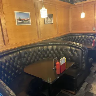 booths and tables