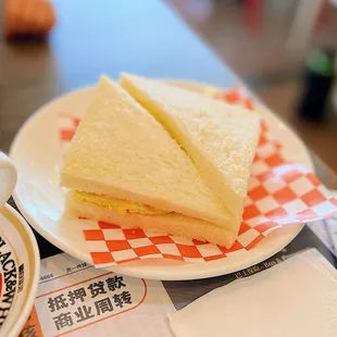 Toast sandwiches with egg