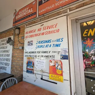 a table and chairs in front of a restaurant
