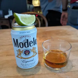 solidarity special - modelo + well shot