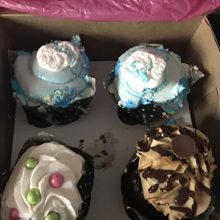 Blue moon dippees, peanut butter cup and birthday cake. Heavenly.