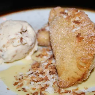 For Postres (dessert) we had the Empanadas de Platano made with  bananas, walnut cream, cinnamon, sugar, coconut ice cream, and crème.