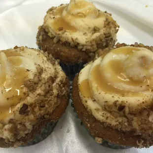 Tantalizing salted caramel pecan cupcakes!