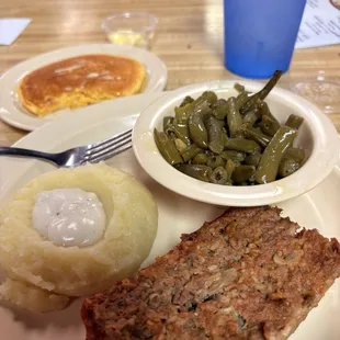 I got the meatloaf,green beans mashed potatoes &amp; cornbread