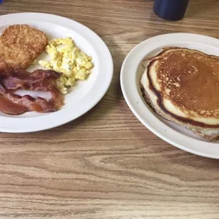 Platter 4 with one egg. Breakfast served all day!!