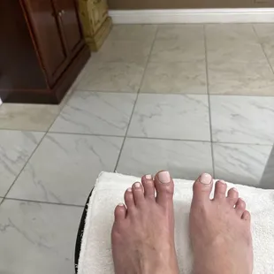 My gel pedicure is so pretty
