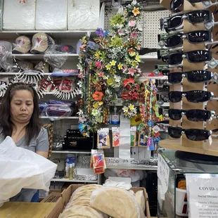 Them nifo Ula are $22. Didn't ask how much the flowers were bc I got a spot I go to