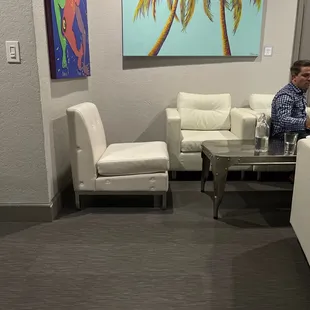 This place needs a refresh from the 90's decor. Dim the lights. Carrollwood needs an undouching.