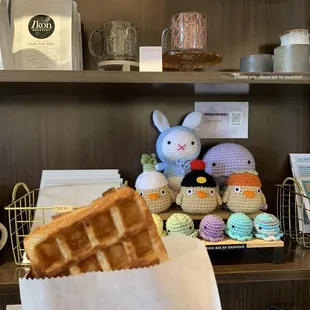 Original Croffle ($6)- 4/5 stars. In the background: Cute artwork/crafts from local artists for sale.
