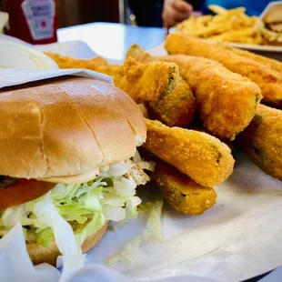 Jr. Burger &amp; Zucchini sticks