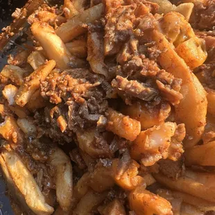 Chili cheese fries with carne asada