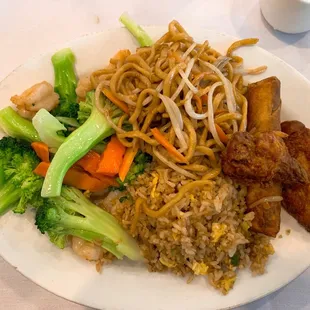 Shrimp with Broccoli lunch special, $14 a/o 12/2021. Its thoroughly gwailo, but on a cold rainy day really hit the spot