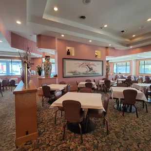 Spacious Dining room