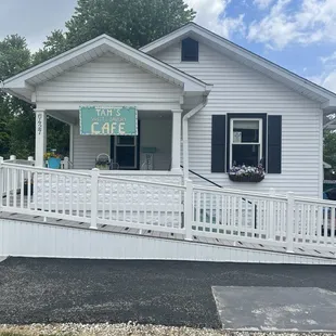Tam&apos;s Sweet and Savory Cafe!