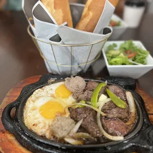 Bo Ne, baguette , side salad