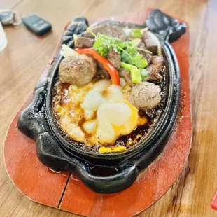 BoNe... the meat was dry and it needs extra sauce to dip the bread. The pate was not fresh! Low quality for the price! 1/5