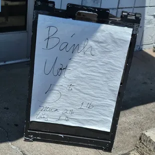Banh uot is $5 per lb