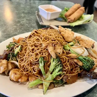 a plate of noodles with meat and vegetables