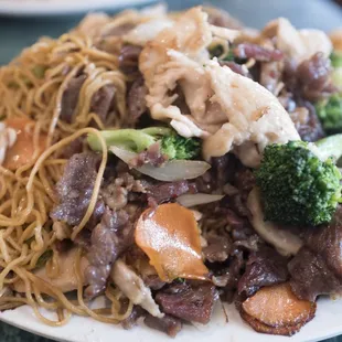 Mi Xao Mem Thap Cam is combo soft egg noodles