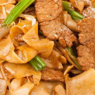 Tossed Fried Beef with Rice Noodle