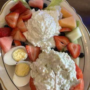 Stuffed tomato plate