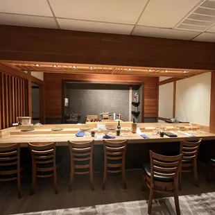 Here&apos;s the bar set up good for 6 people