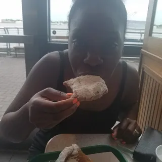 K E.