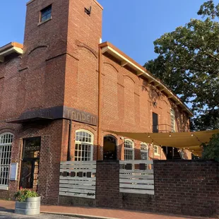 Outdoor view of the restaurant.